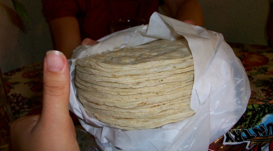 Empresarios exigen operativos para frenar la venta ambulante de tortillas