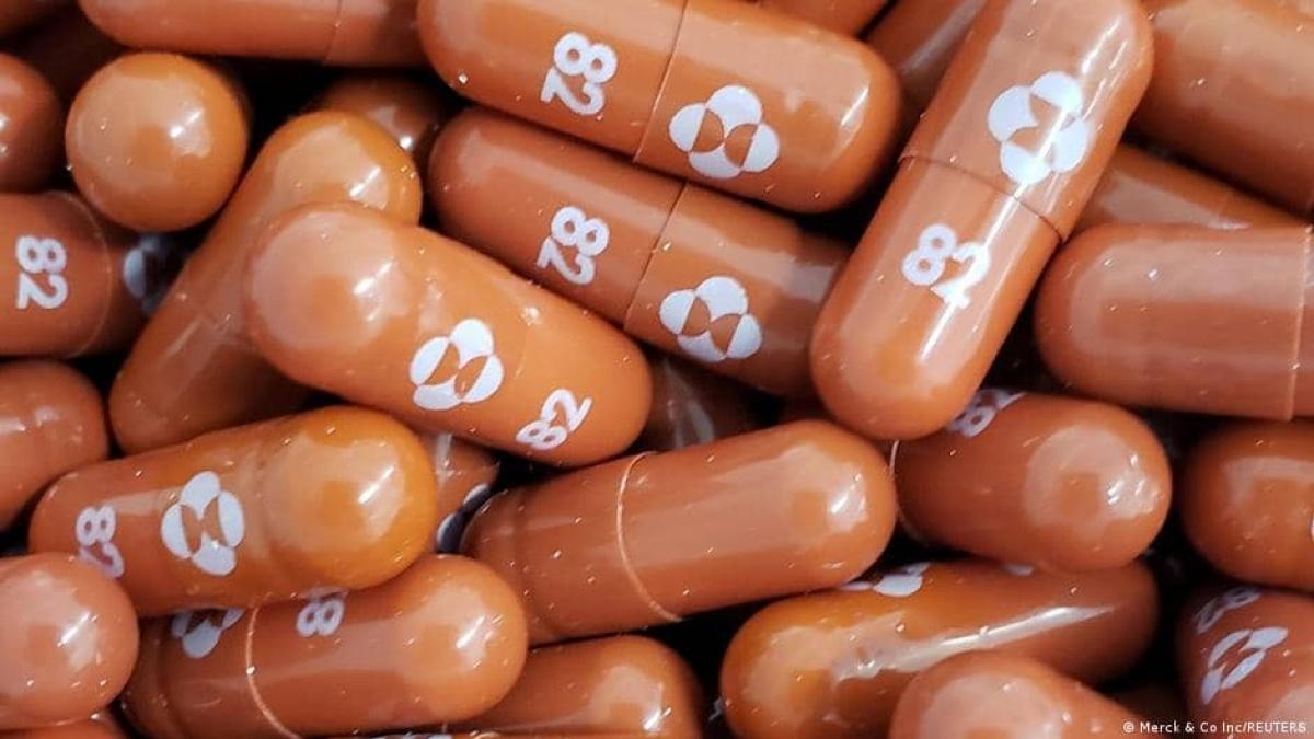"Cofepris está por aprobar medicamentos COVID de Pfizer y Merck": AMLO