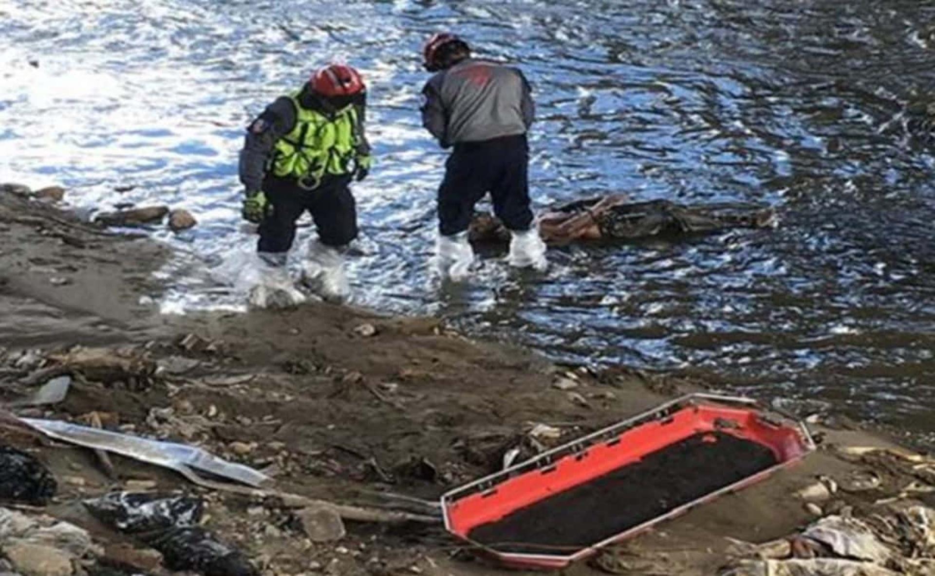 Hallan un cadáver en un río