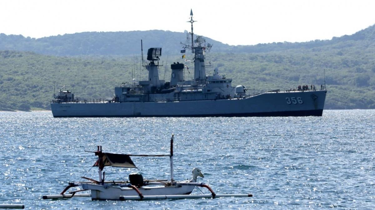 Desaparece submarino con 53 tripulantes en Indonesia