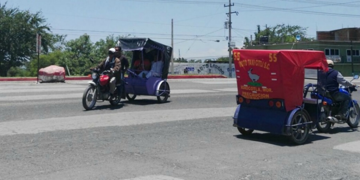 Comienza a circular grupo de mototaxis "negros" en Xoxocotla, pese a la oposición de otras agrupaciones