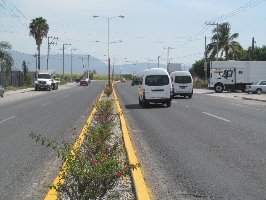 Quieren sancionar a quienes conduzcan y hablen por celular en Jojutla