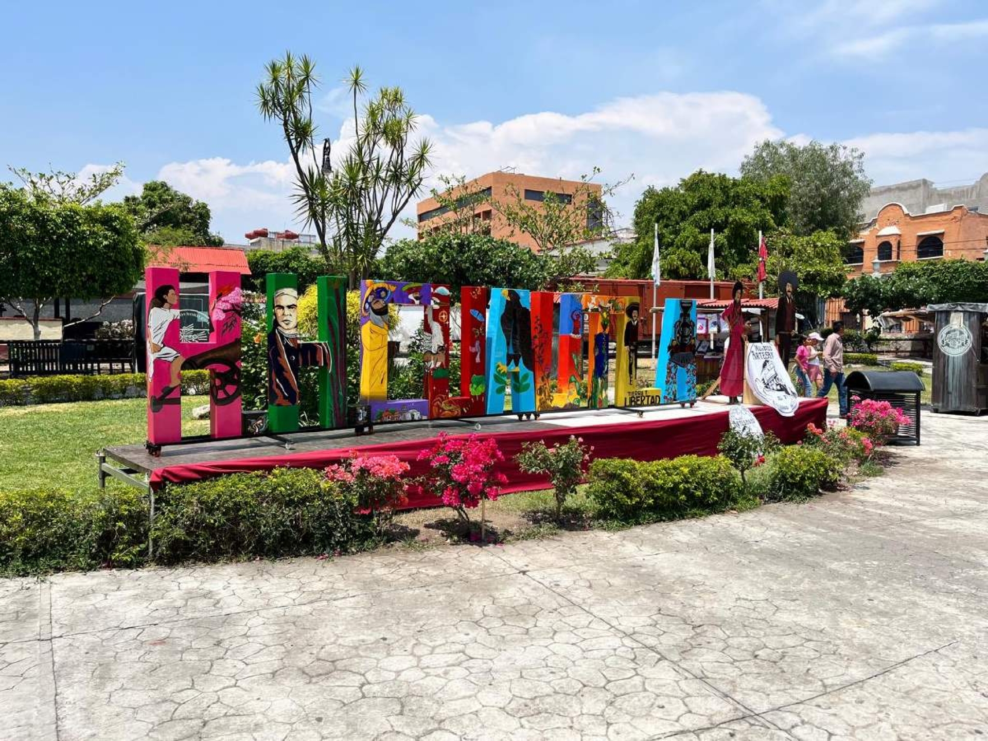 Instalan letras monumentales en patios del Tren Escénico de Cuautla