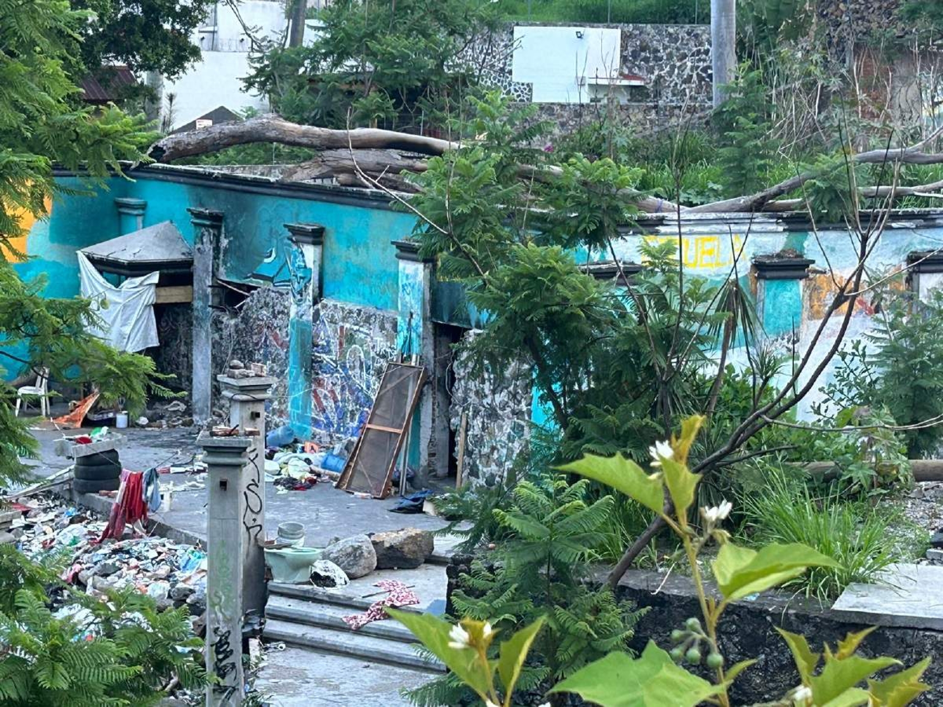 Hallan muerto a un hombre en una casa abandonada