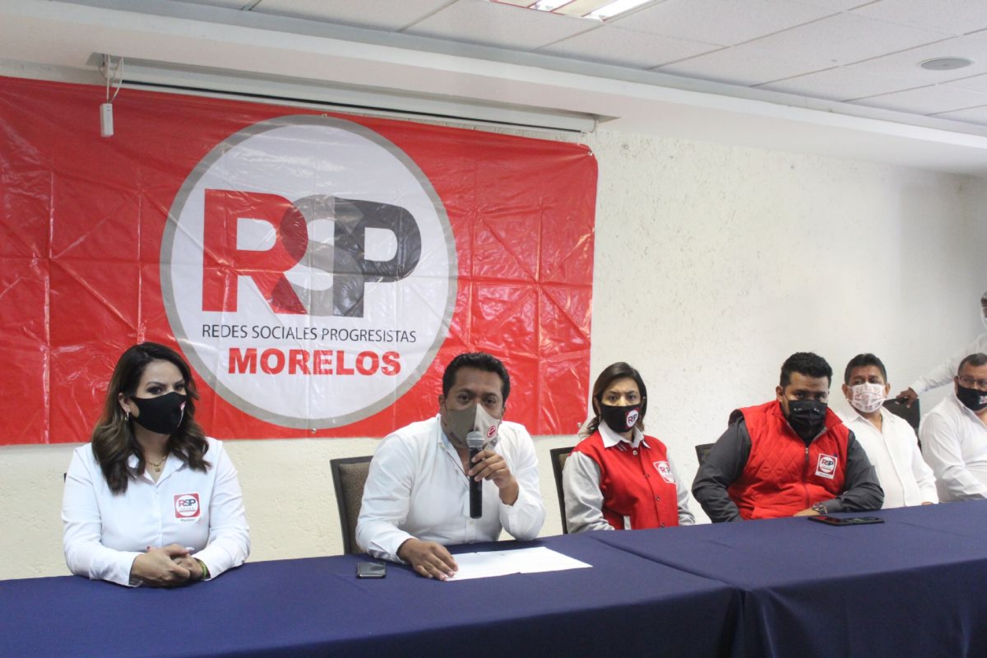 Enrique Alonso renuncia al PRD