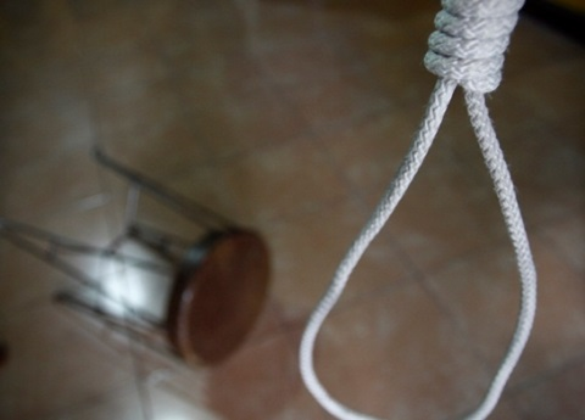 Un hombre se ahorcó dentro de su casa