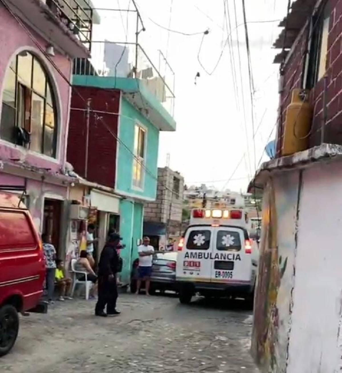Resultó herido al caerse a una barranca