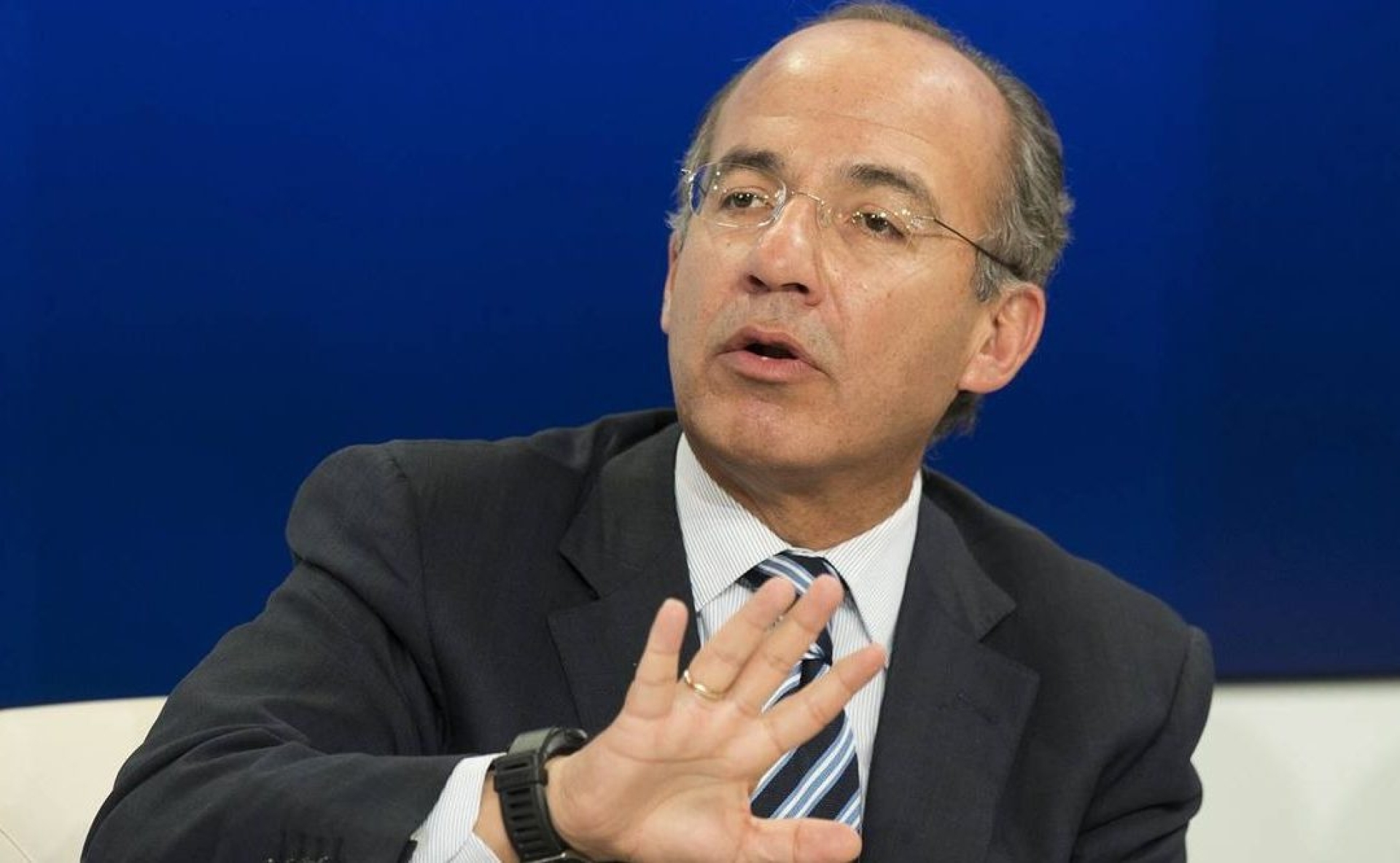 Calderón critica apagones: 'Son producto de la ineptitud'