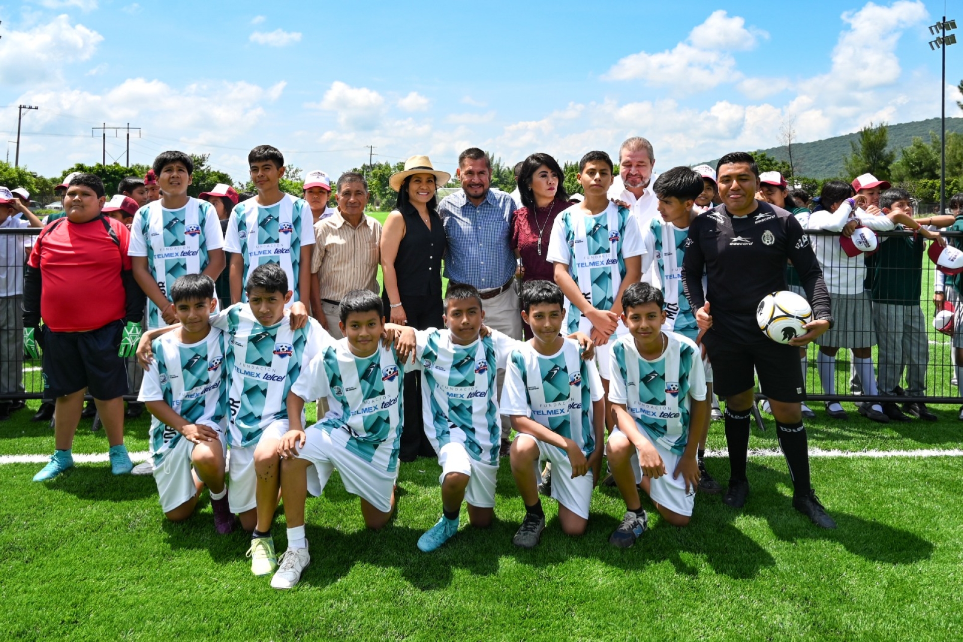 Inaugura Samuel Sotelo campo deportivo 'Los Amates' y mercado municipal en Jonacatepec