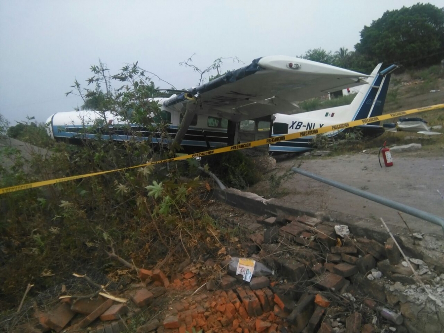 Se desploma avioneta en San José Vista Hermosa