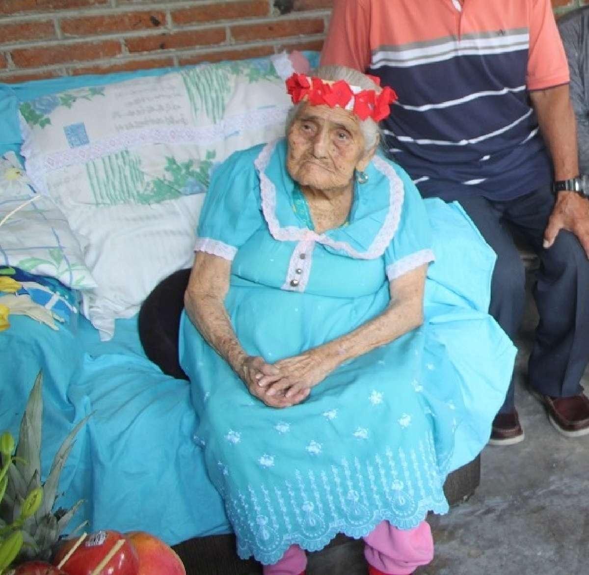 Cumple doña Juanita 117 años de edad