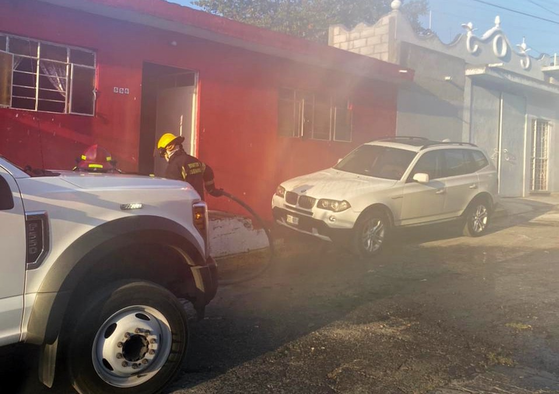 Sofocaron bomberos incendio en una vivienda en la colonia Satélite