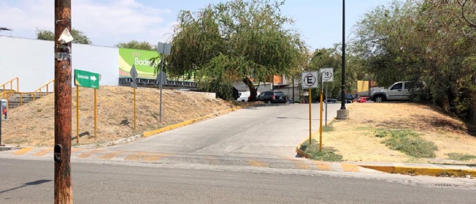 Hombres armados saquean un supermercado en Xochitepec