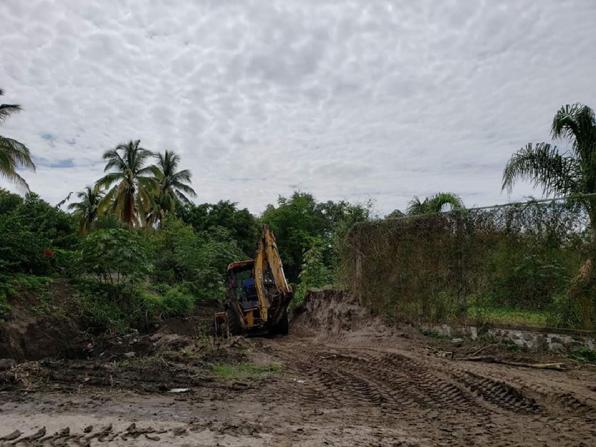 Limpian barranca para evitar contingencias