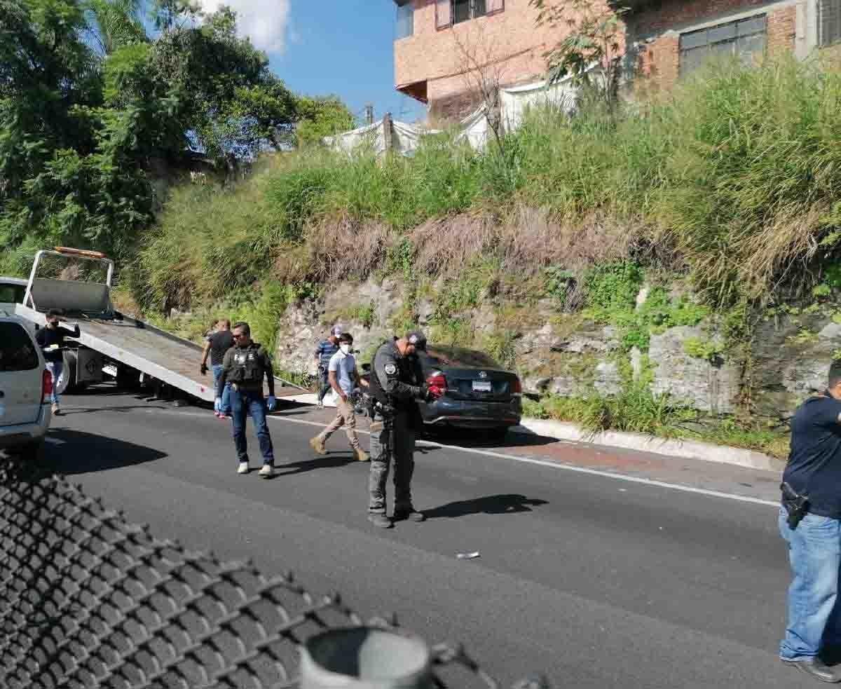 Personal de la FGE arresta y golpea a dos jóvenes