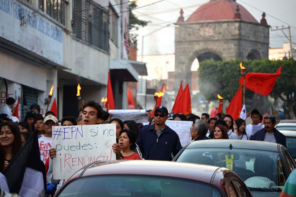 Ciudadanos y estudiantes piden la renuncia de Enrique Peña Nieto