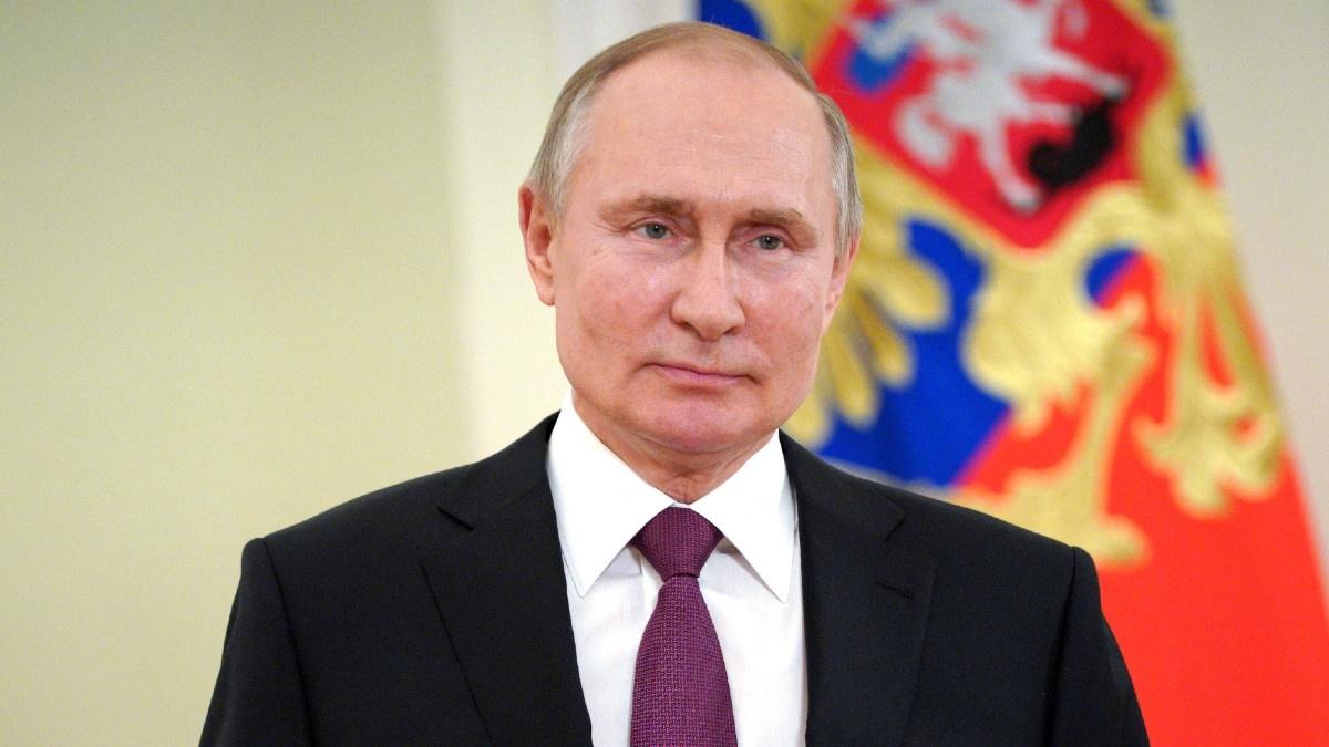 Vladimir Putin firma ley que lo mantendría en la presidencia hasta 2036