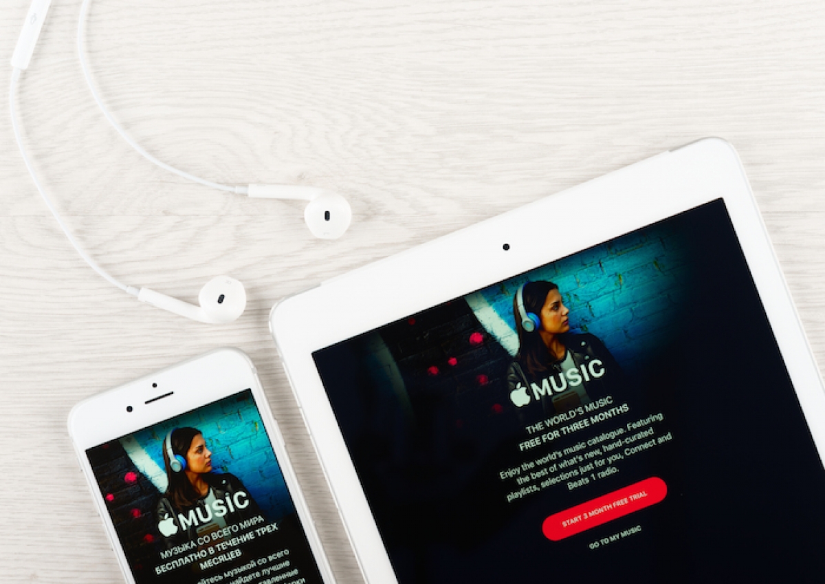 Apple Music en búsqueda del liderazgo pierde el triple de usuarios que Spotify