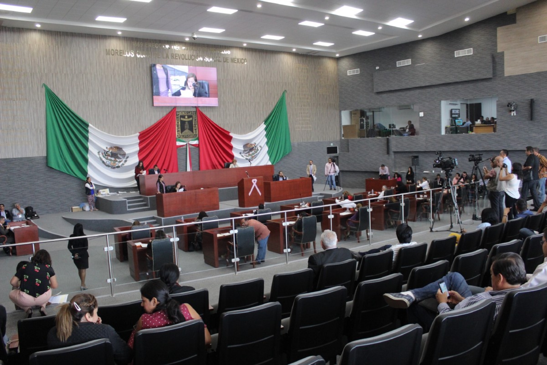 Diputados van contra pensión de Anahí Bahena López y otros privilegiados