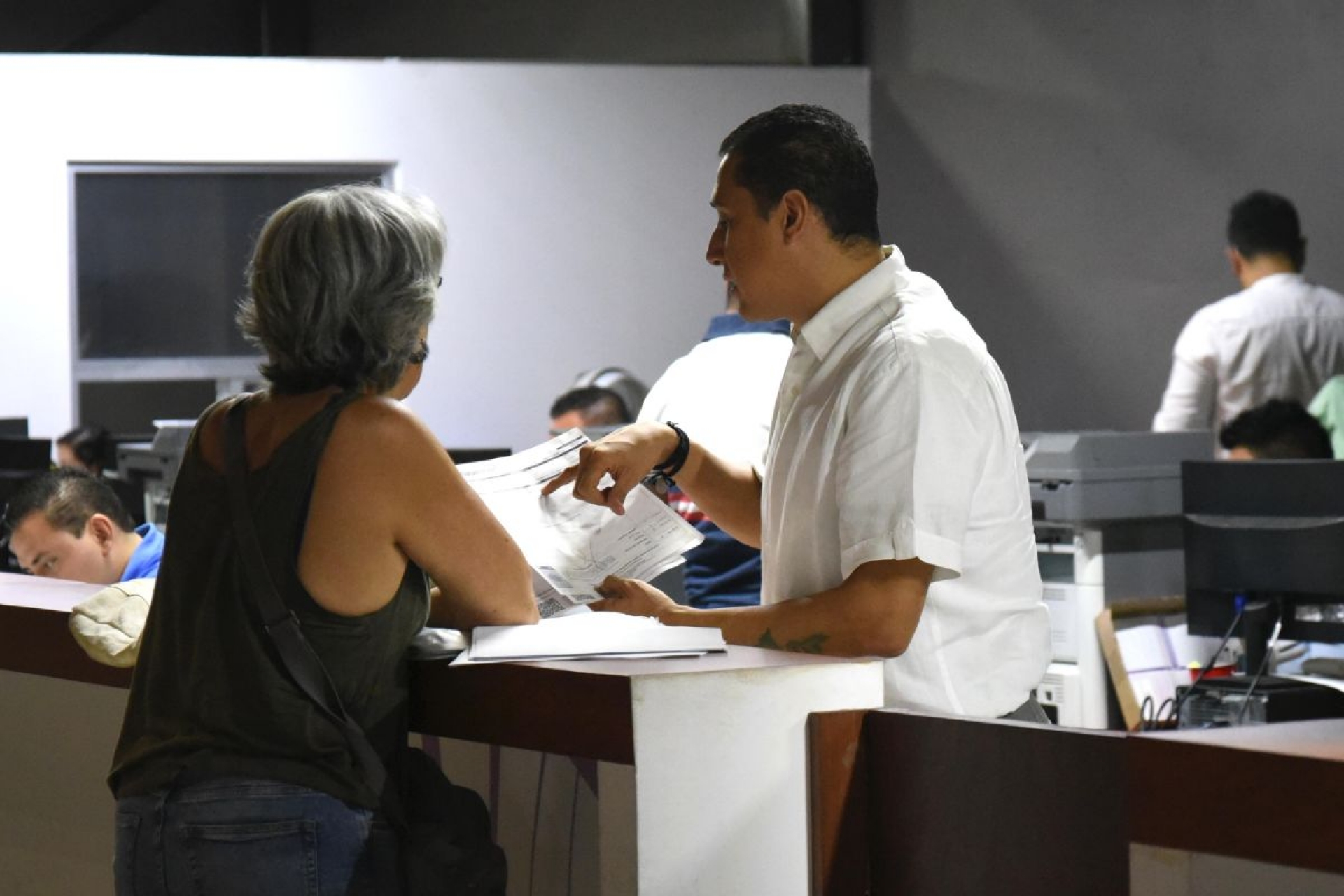 Quieren cerrar agencias de gestoría vehicular