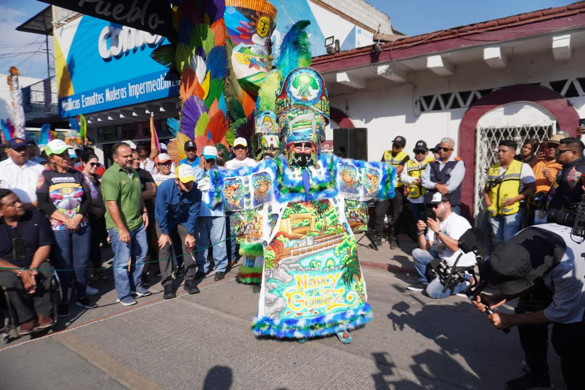Abarrotan calles de Tlaltizapán en inicio del carnaval