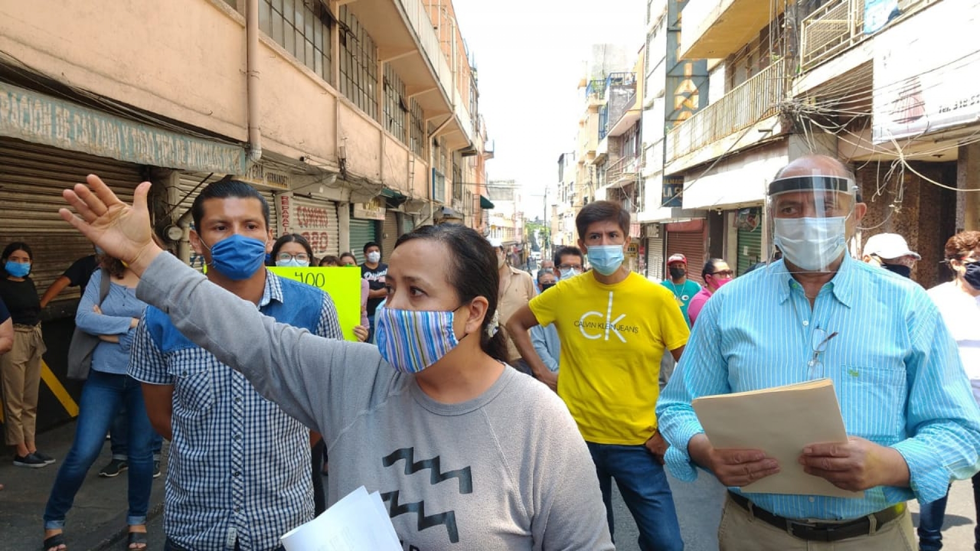 Protestan comerciantes en la calle No Reelección; demandan apertura inmediata de negocios