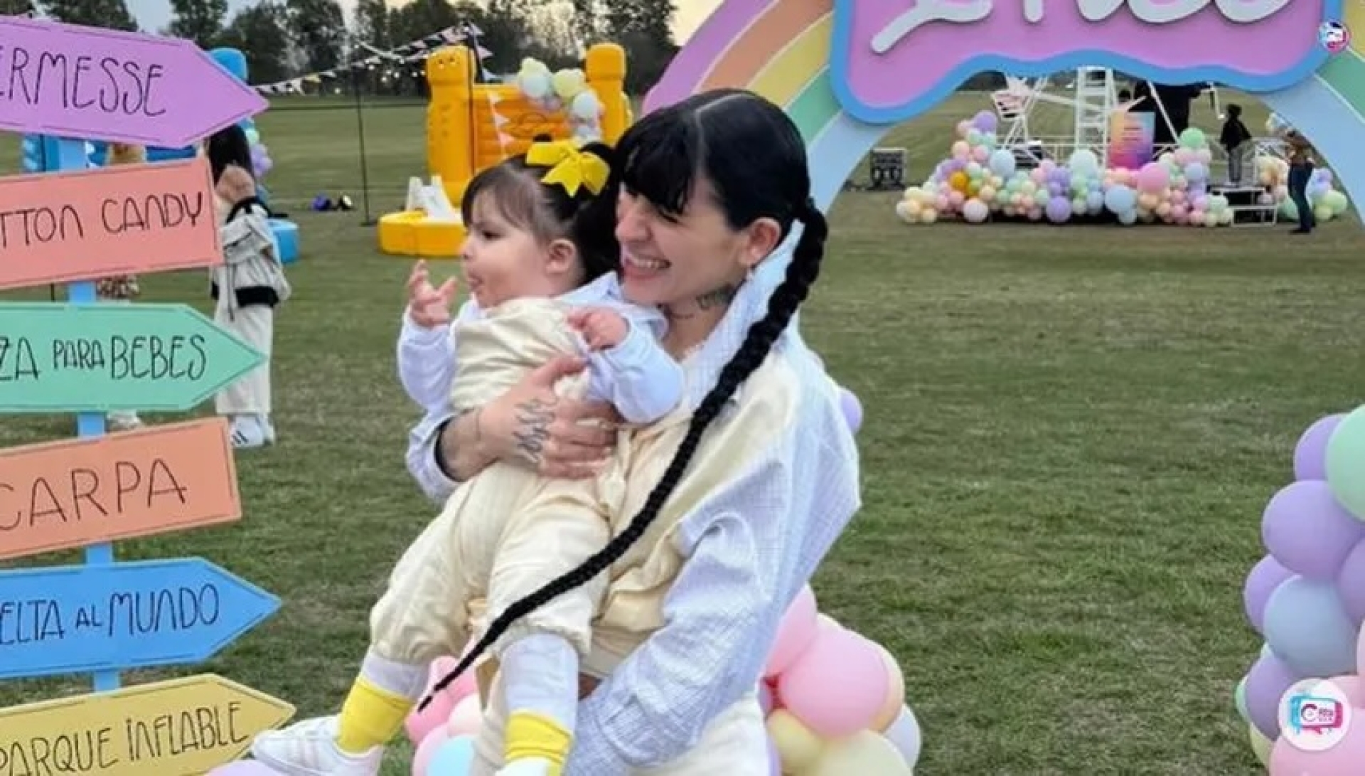 Cazzu comparte la primera foto de su hija Inti en 2025
