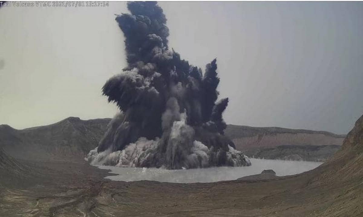 Volcán filipino Taal: expulsa vapor y aumenta nivel de alerta por riesgo de erupción
