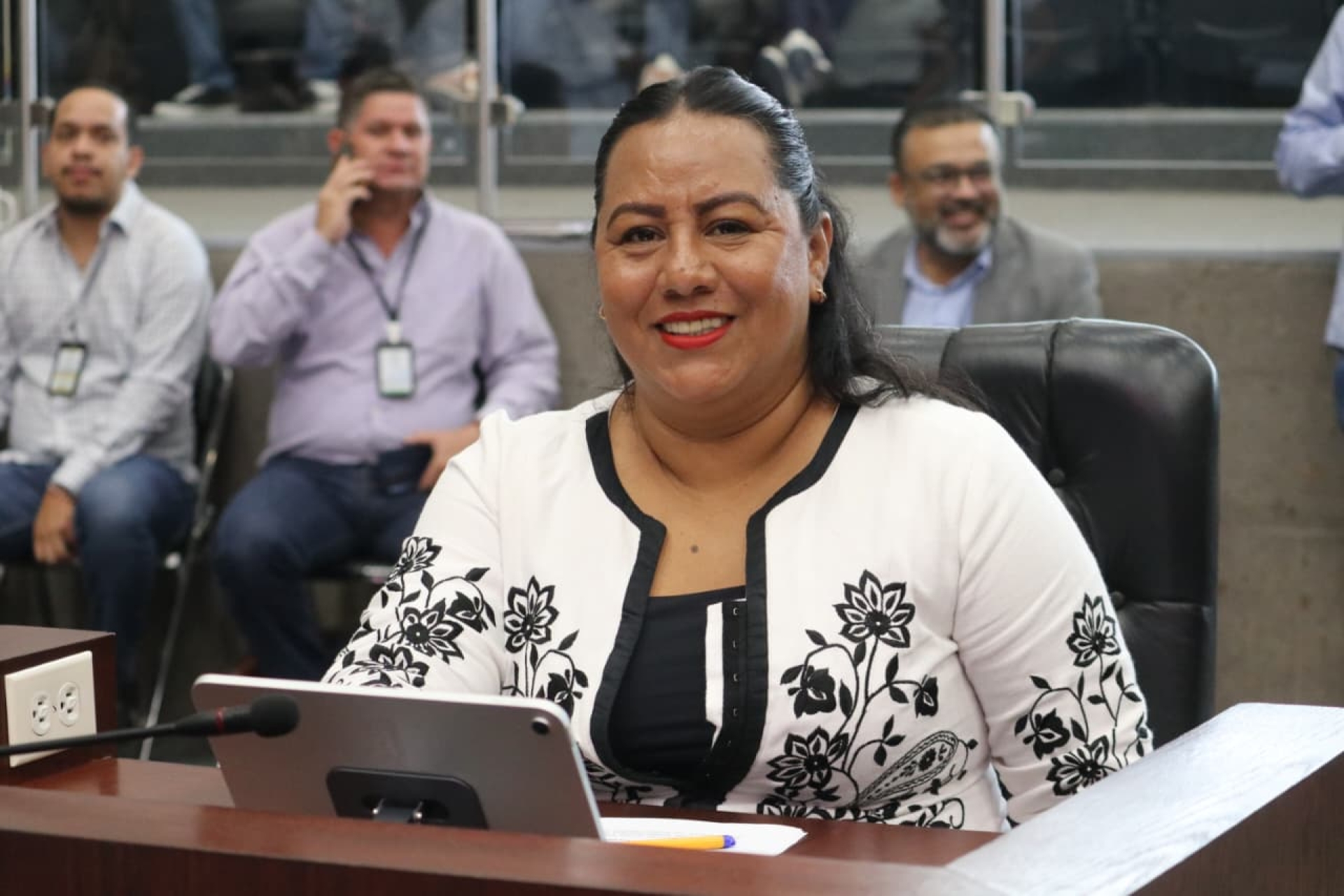 Impulsa Jazmín Solano iniciativa para garantizar iluminación en espacios escolares