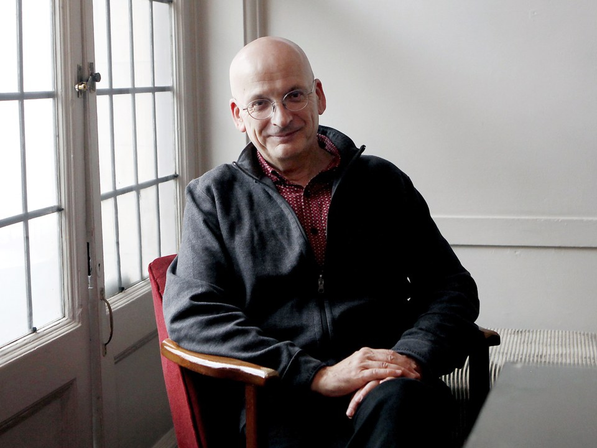 La mujer que se estrellaba contra las puertas