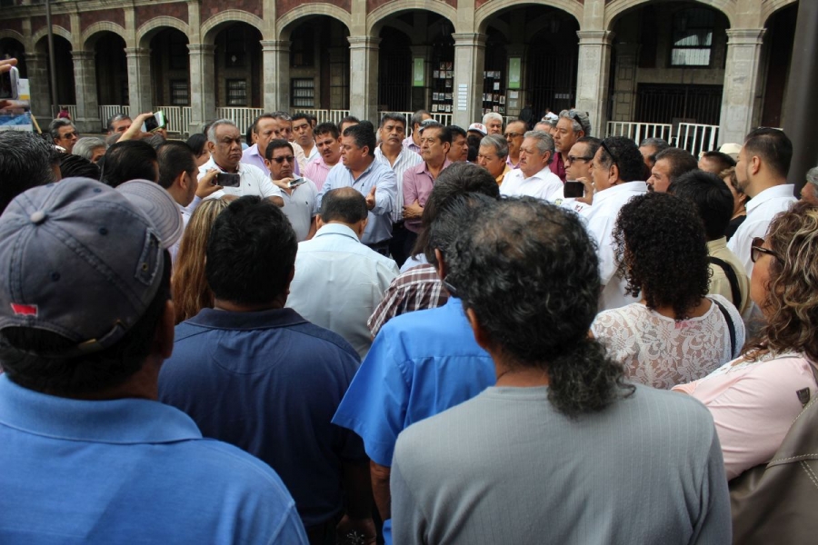 Anuncian diálogo hoy con transportistas que reclaman concesiones