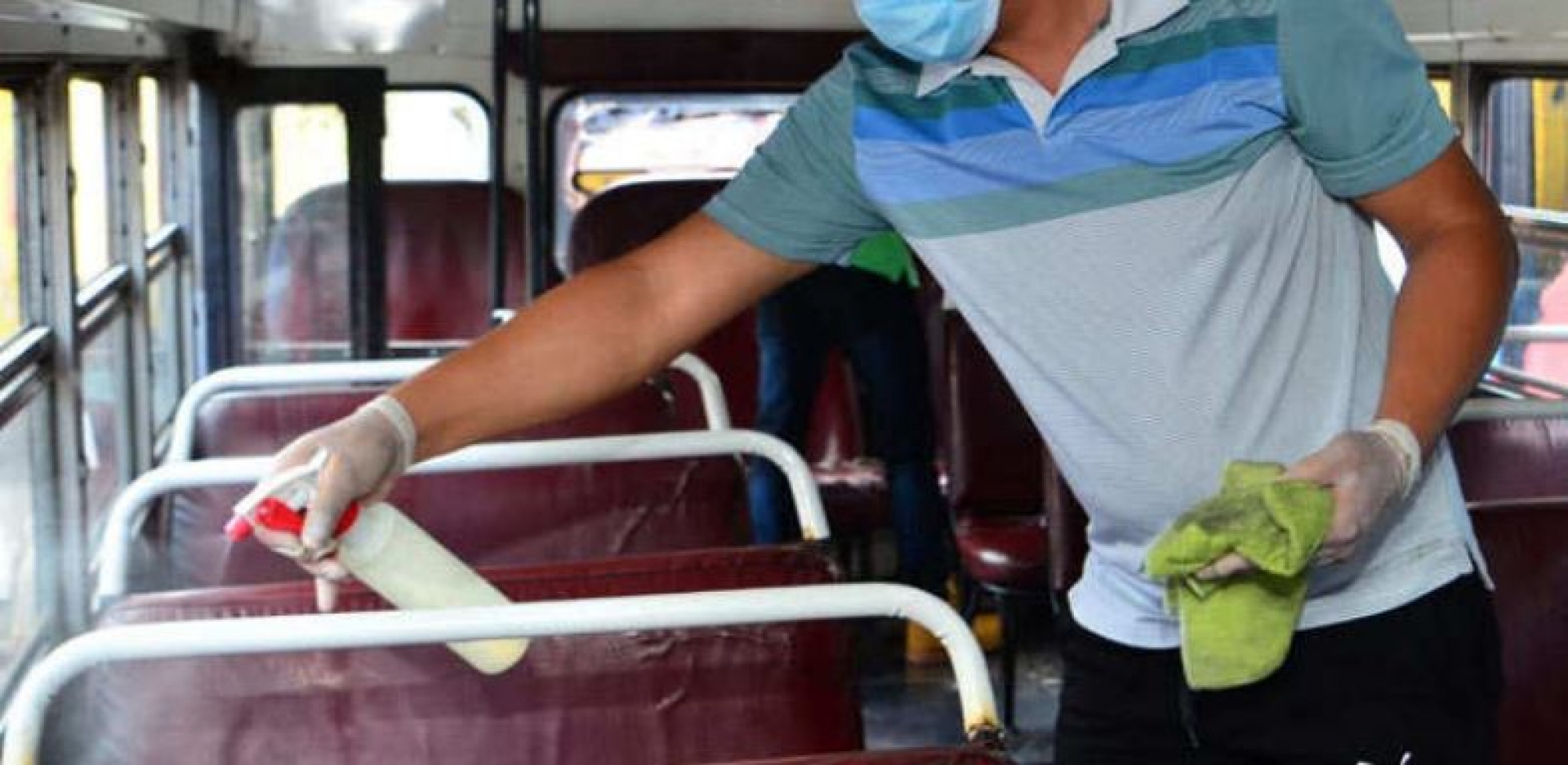 Continúa sanitización de unidades del transporte
