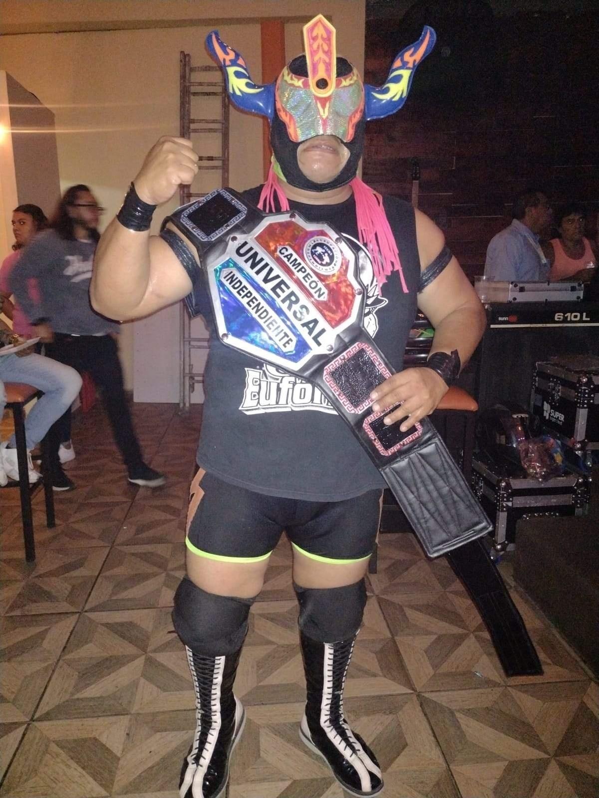 Euforiko, campeón universal independiente
