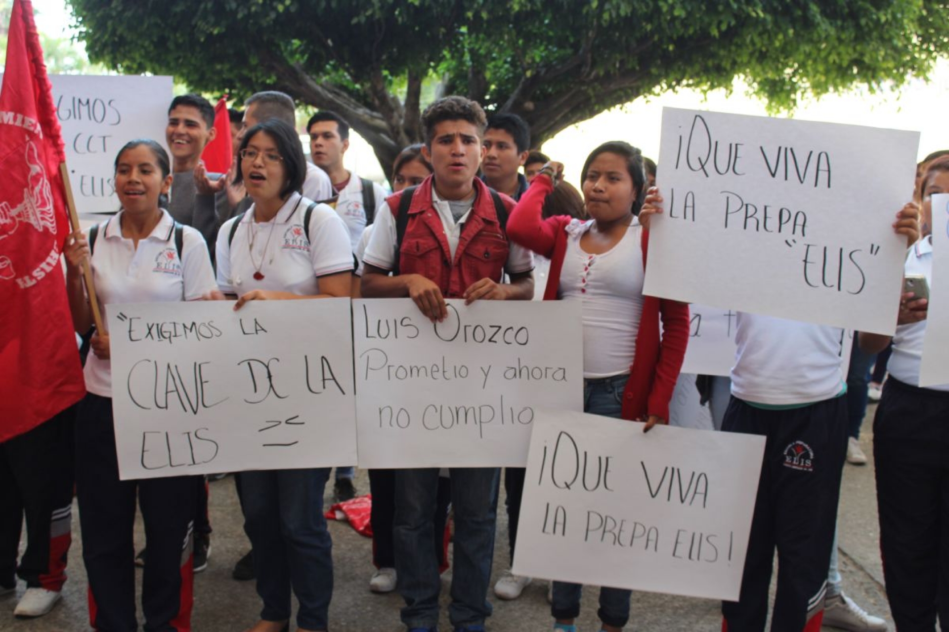 Antorchistas exigen una vez más reconocimiento oficial a sus escuelas