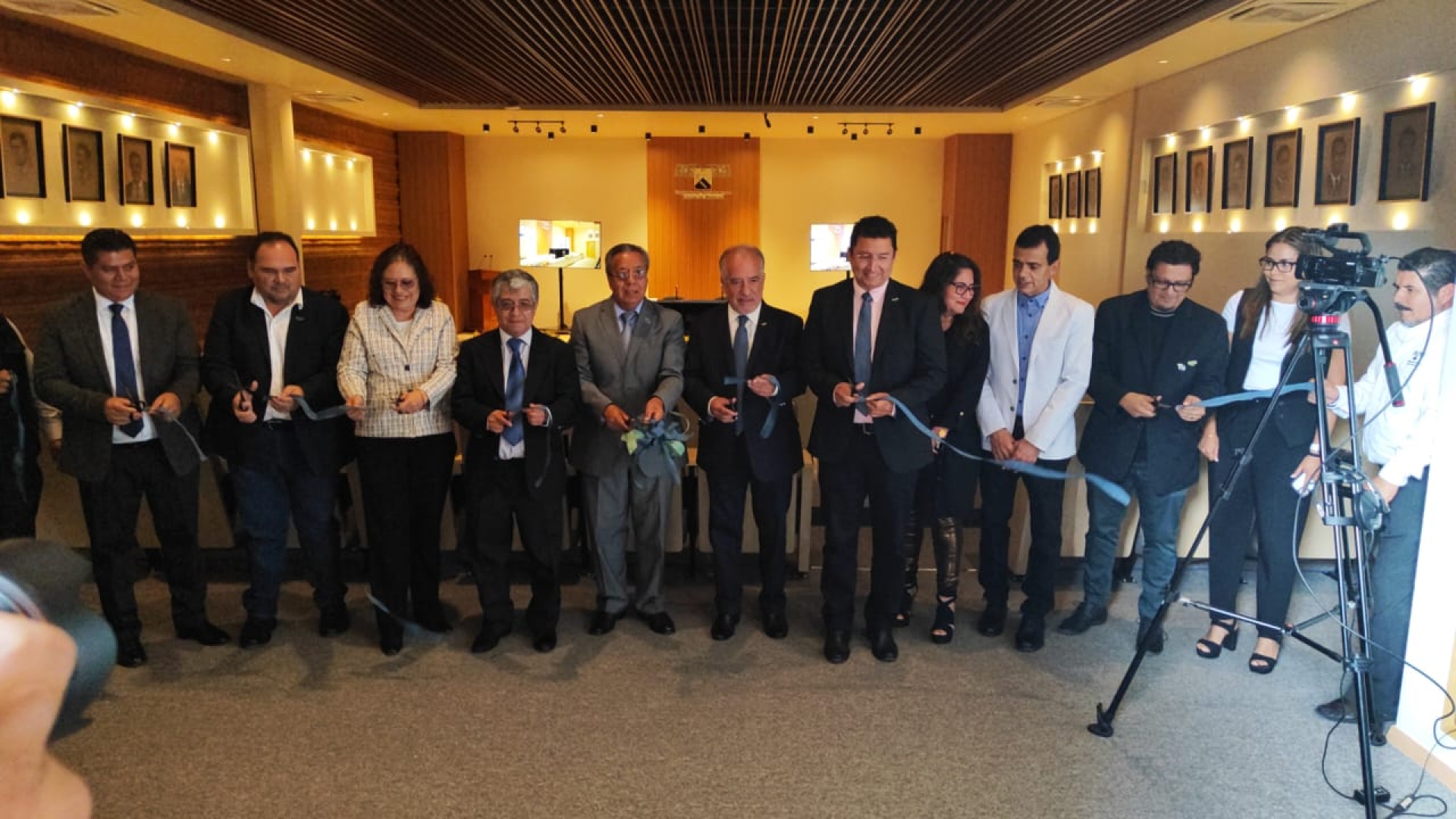 Inaugura rector Gustavo Urquiza nueva 'Sala de Rectores' en la UAEM