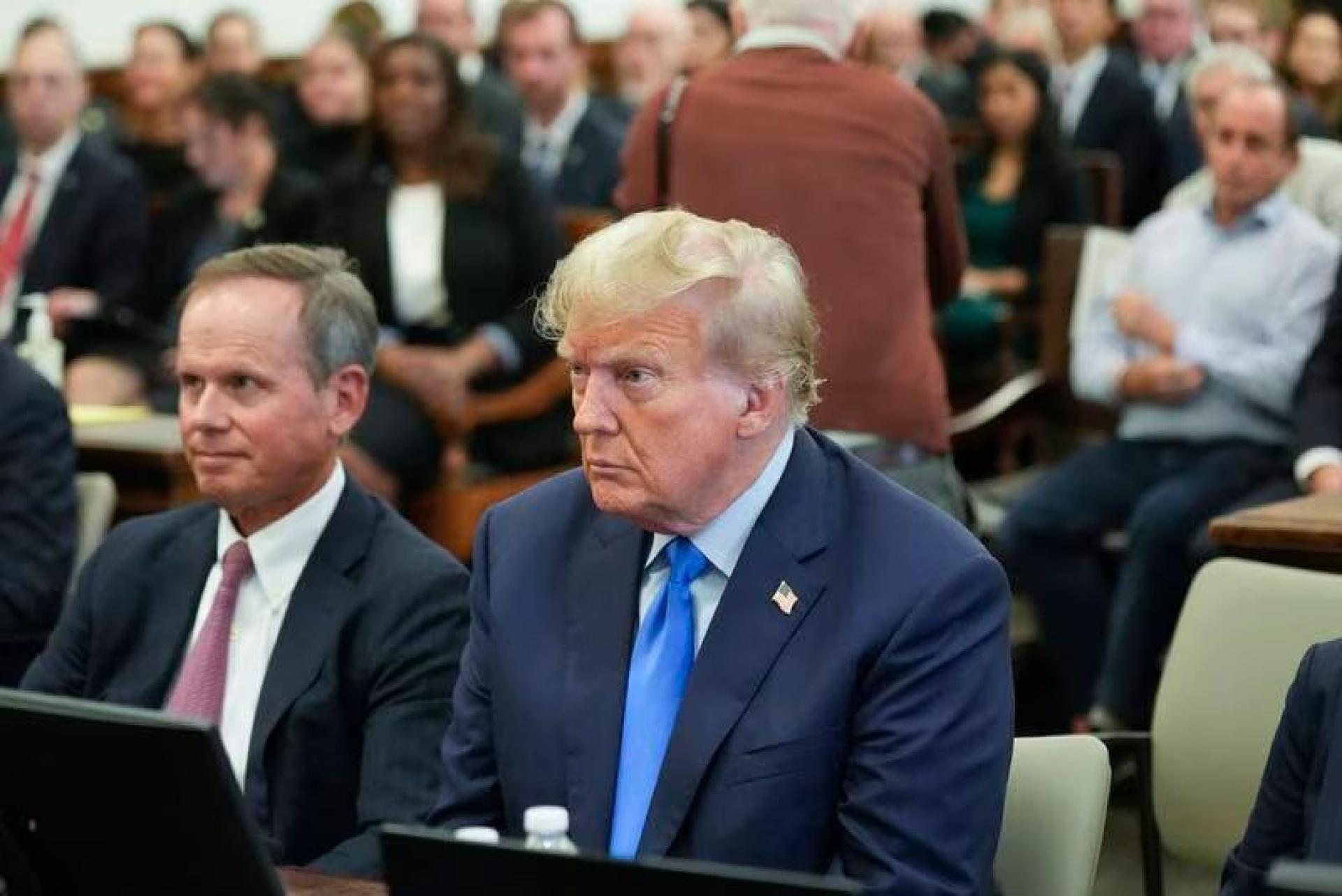Abogados de Trump piden aplazar juicio después de las elecciones de 2024