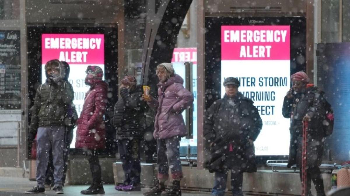EU: Nevadas afectan viajes; advierten de 'ciclón bomba'