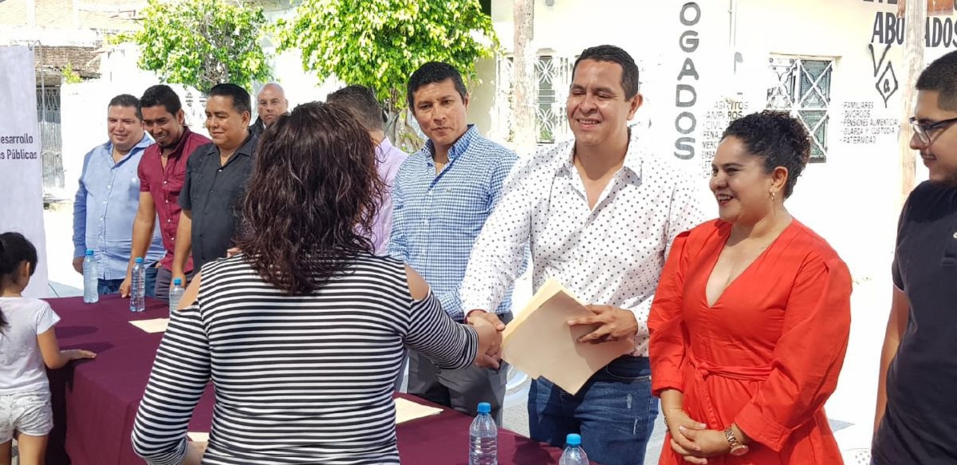 Entregan licencias de construcción gratuitas a familias damnificadas