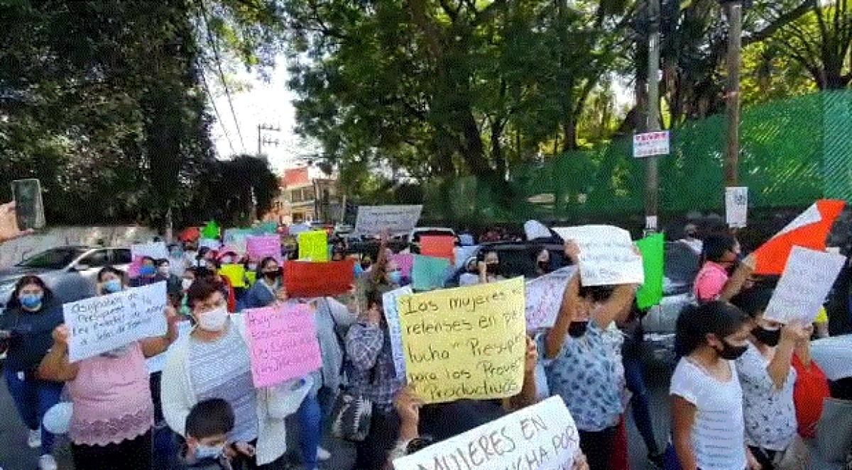 Marchan y exigen que se aplique el programa 'Jefas de Familia'