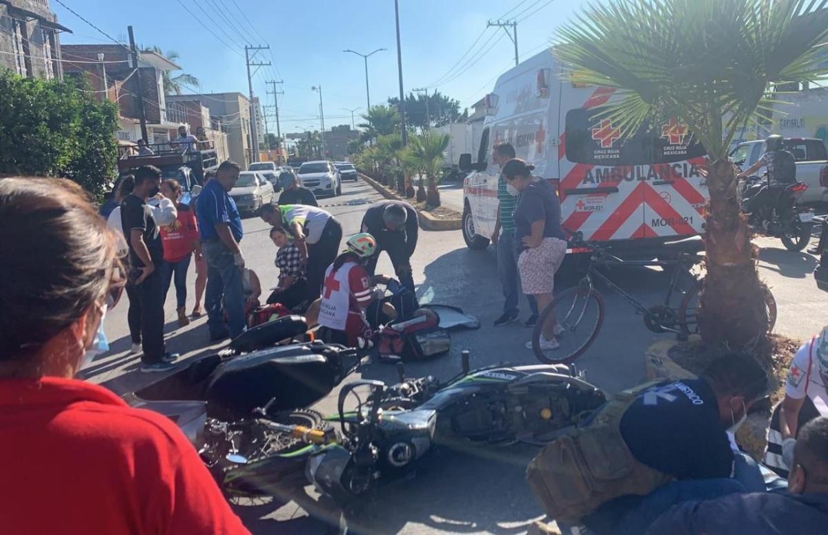 Choque entre dos motos deja tres lesionados