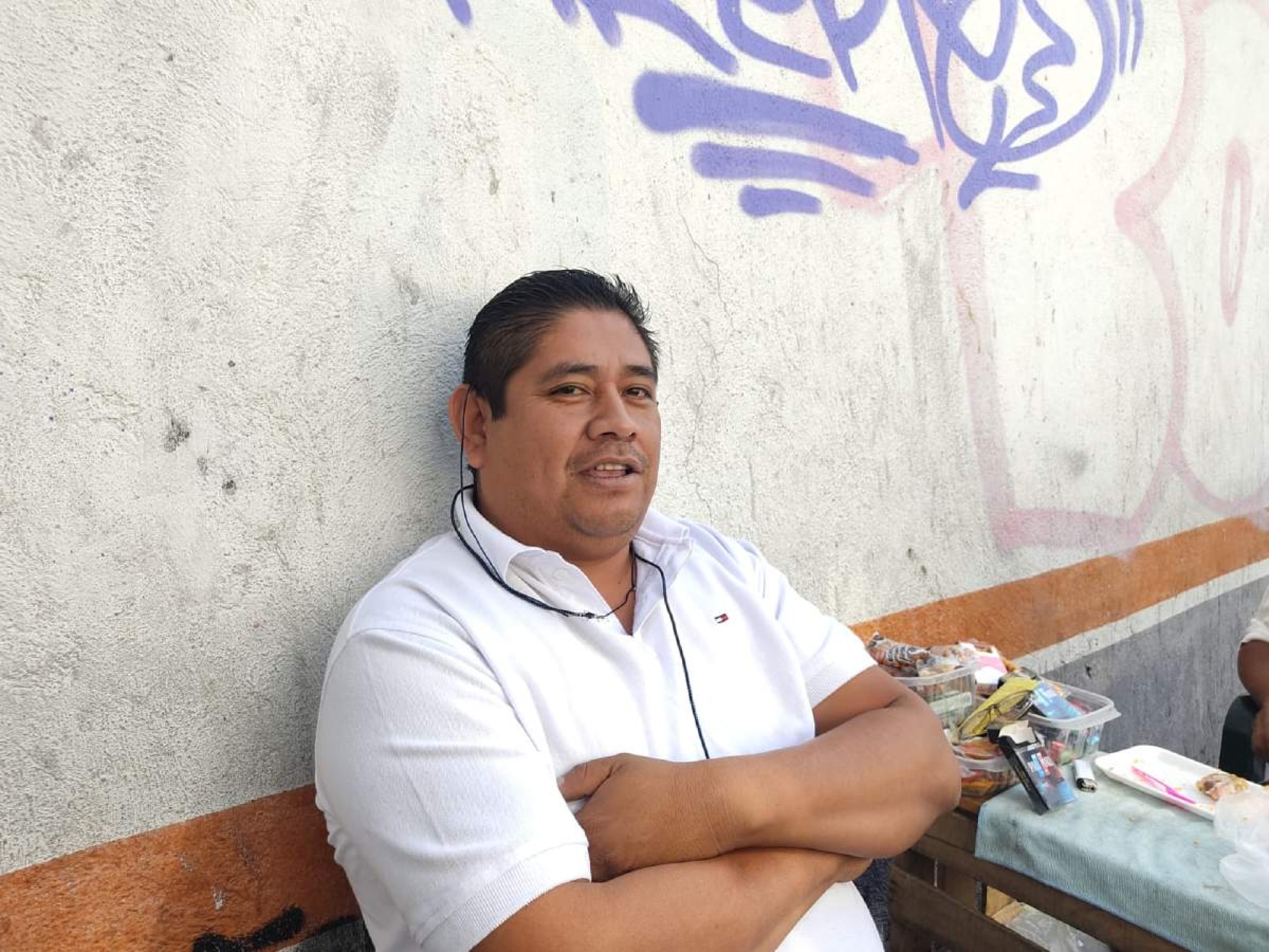 Trabaja 17 horas al día