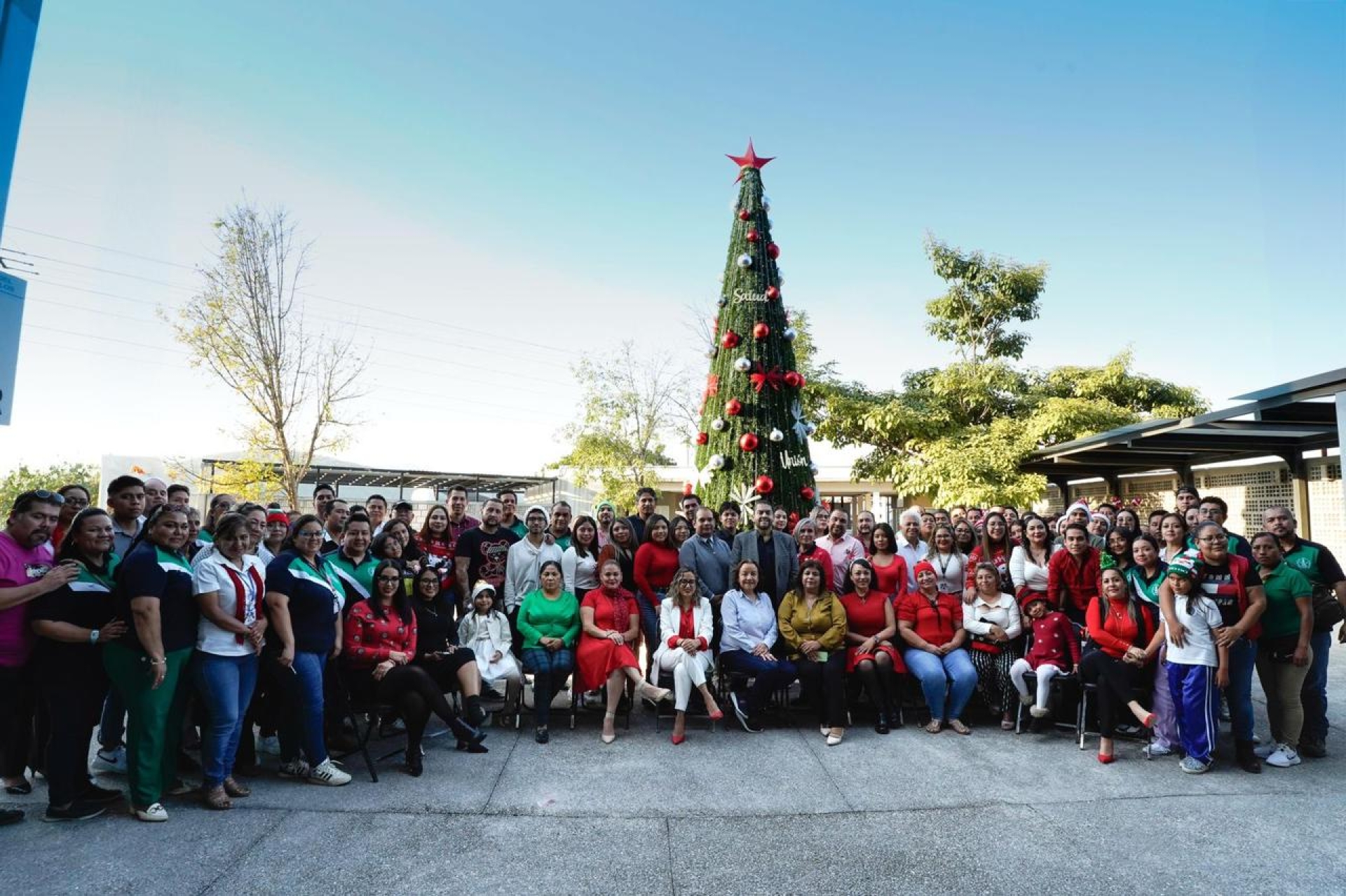 Árbol navideño itinerante llega por primera vez a Ciudad Judicial de Atlacholoaya