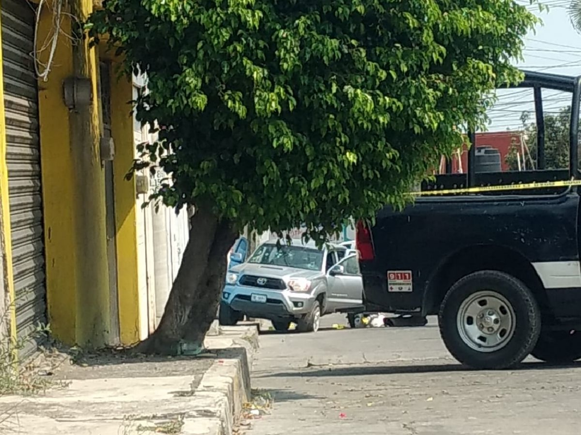 Atacan a tiros a familia; mueren padre e hijo