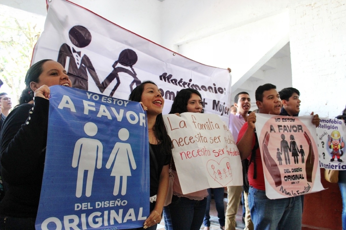 Grupos de ultraderecha boicotean sesión de cabildo en Cuernavaca