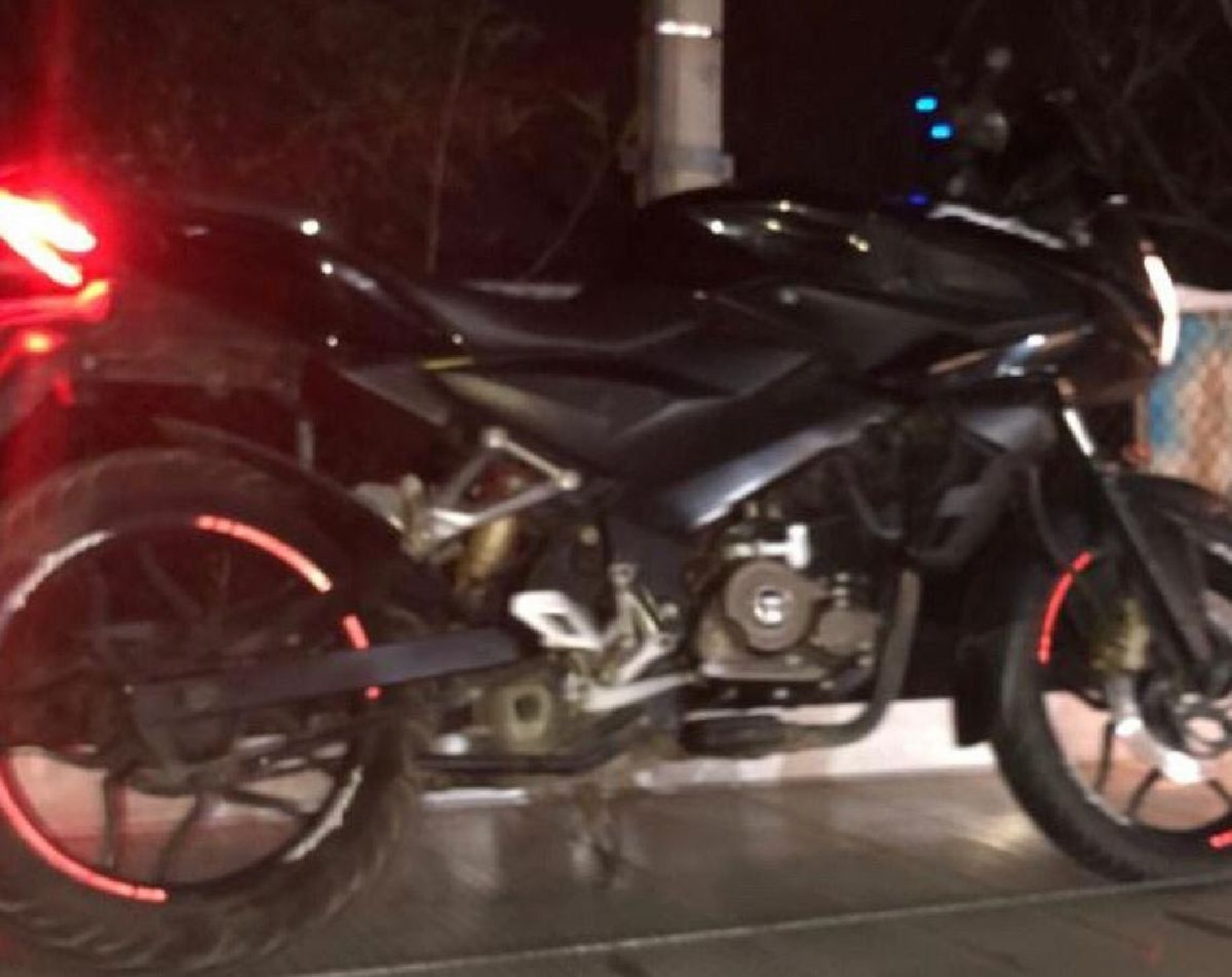 Arrestan a adolescente en poder de una moto robada
