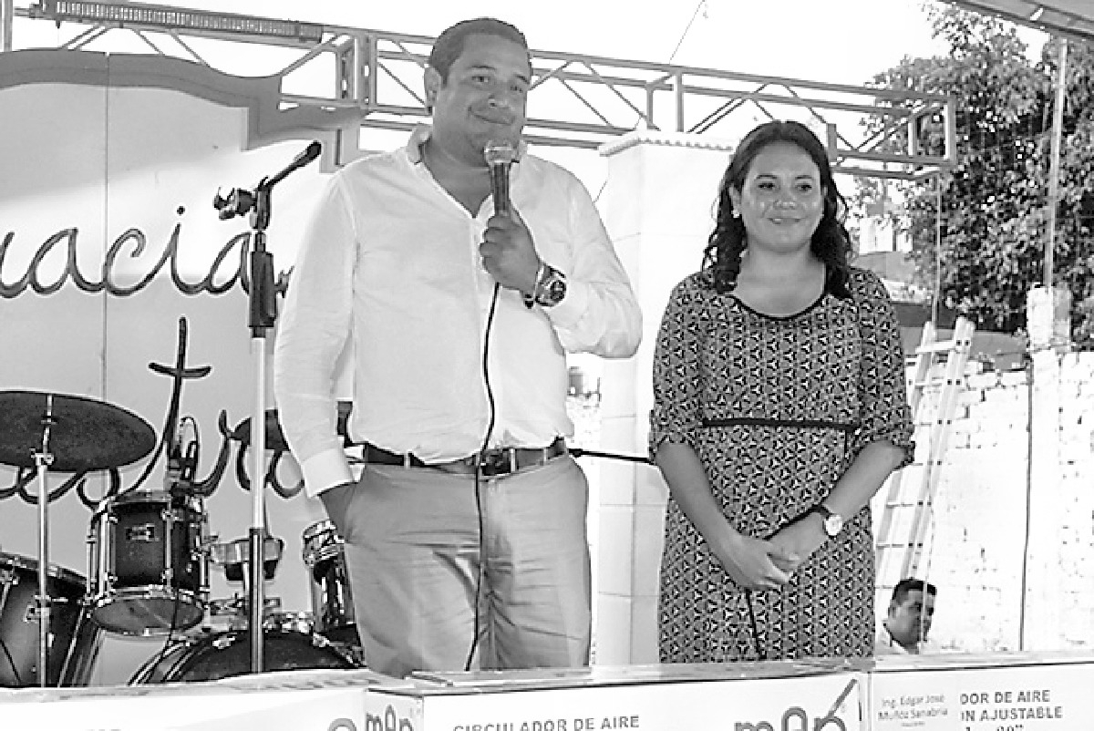 En Axochiapan, festejan en grande  el día del maestro
