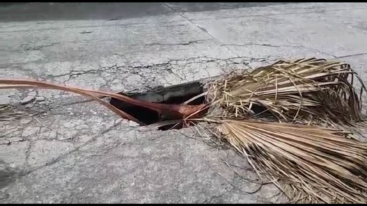Aparecen pequeños socavones en calles de Cuautla