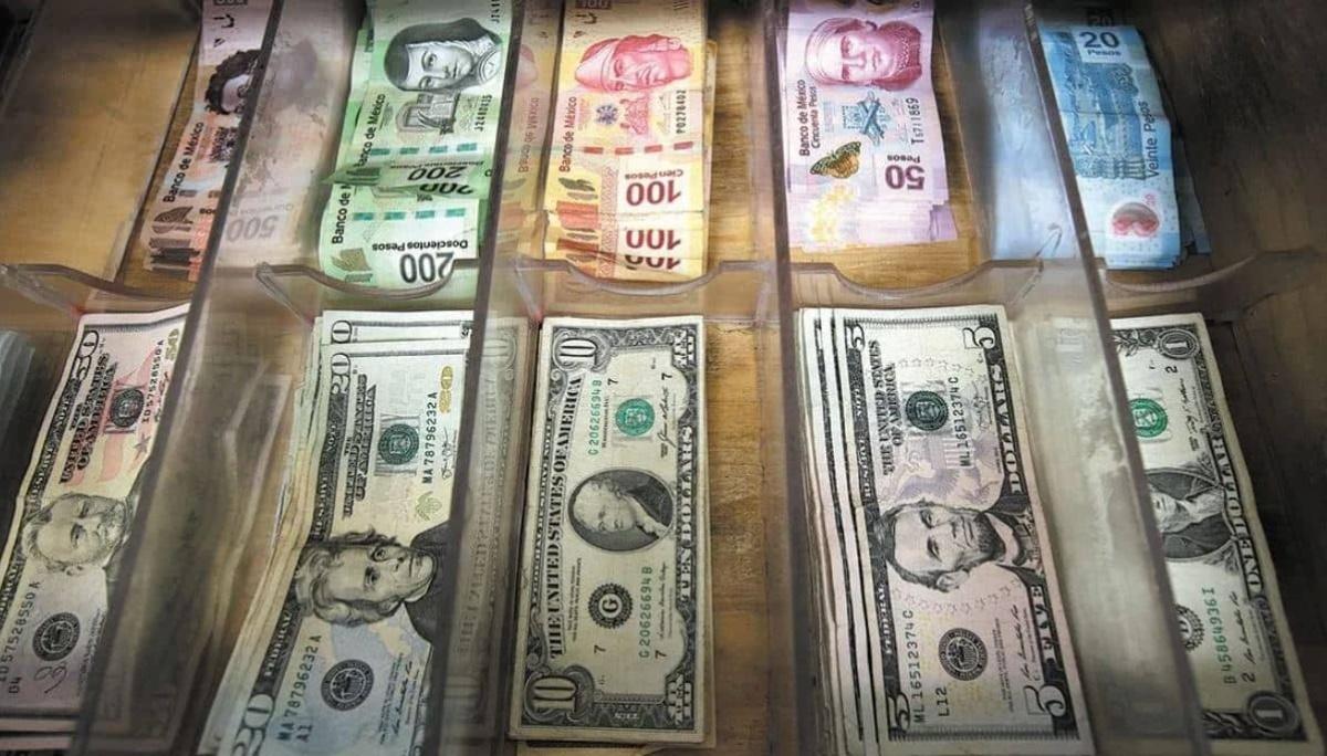 El peso gana frente al dólar tras "pánico" por "Ómicron"