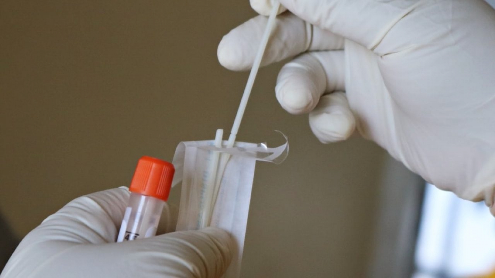 COVID-19: Aplican exploración rectal para detectar nuevos casos en China