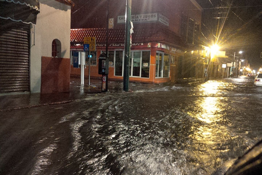 Dejan lluvias encharcamientos y apagones